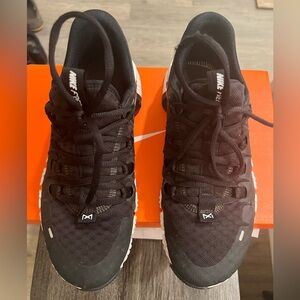 Nike Black and White - FREE METCON 5